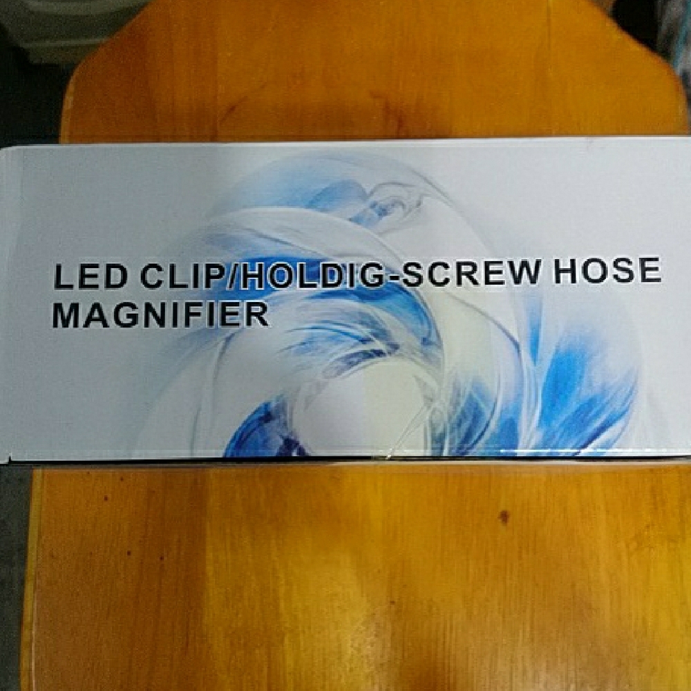 LED Illuminating Magnifying Glass with Metal Hose - Picture 3 of 4